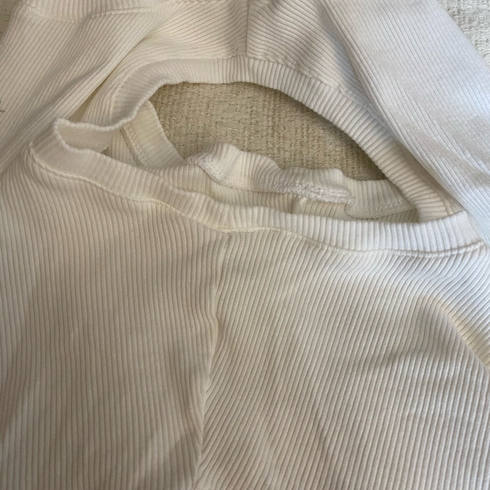 NWOT Rare White Floral Embroidered Women's Nike Crop Top - Picture 9 of 10